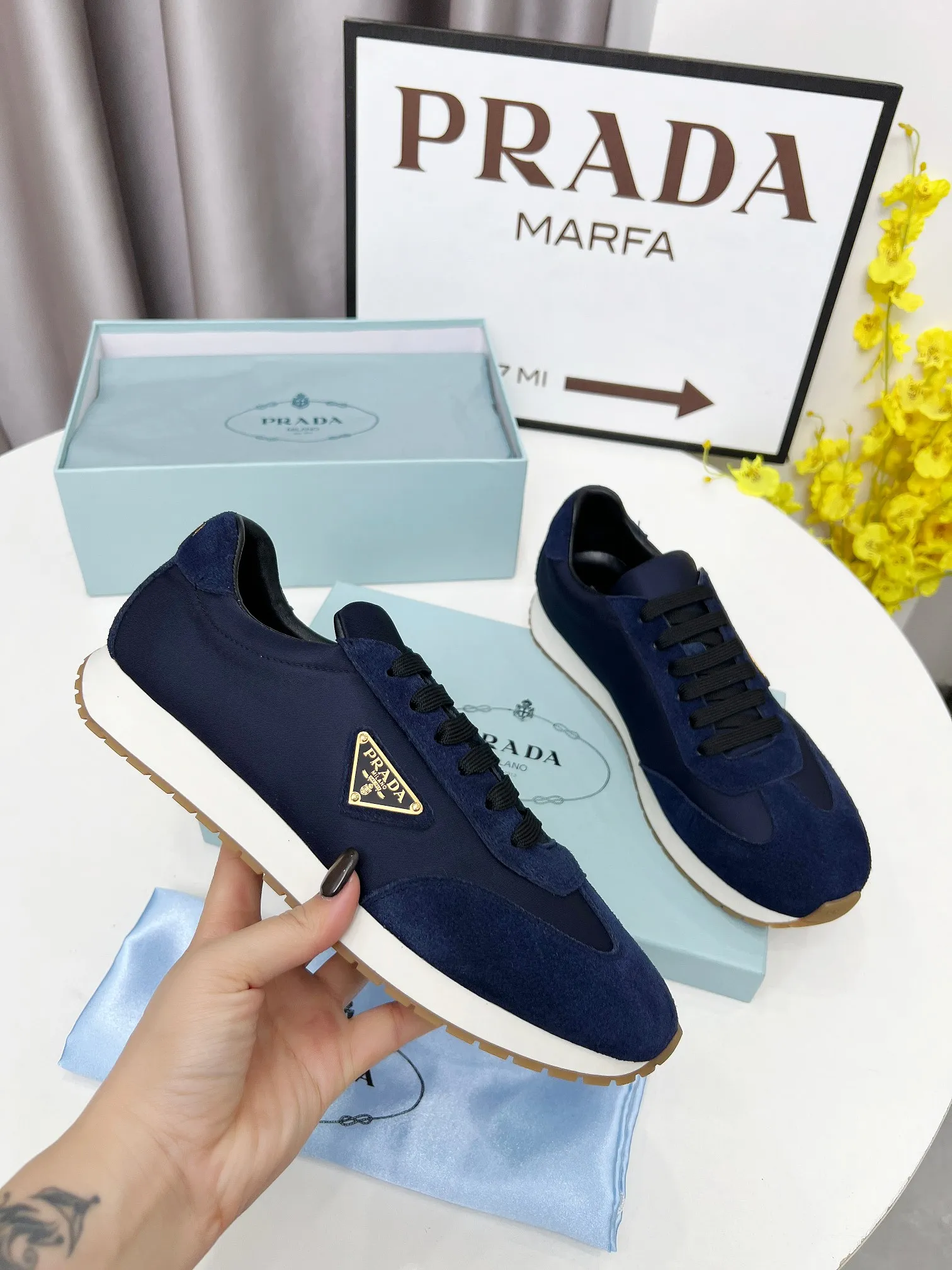 👟👟Ex-factory price 520👟👟 The new PRADA (Prada) men's and women's high-top counters are on the market simultaneously, 😘👍🏿Original molded anti-slip PU outsole, exquisite lines, simple and elegant, super comfortable and classy on the foot, suitable for leisure travel. Number of yards: 35 to 45. (Can be customized 38.45.46.